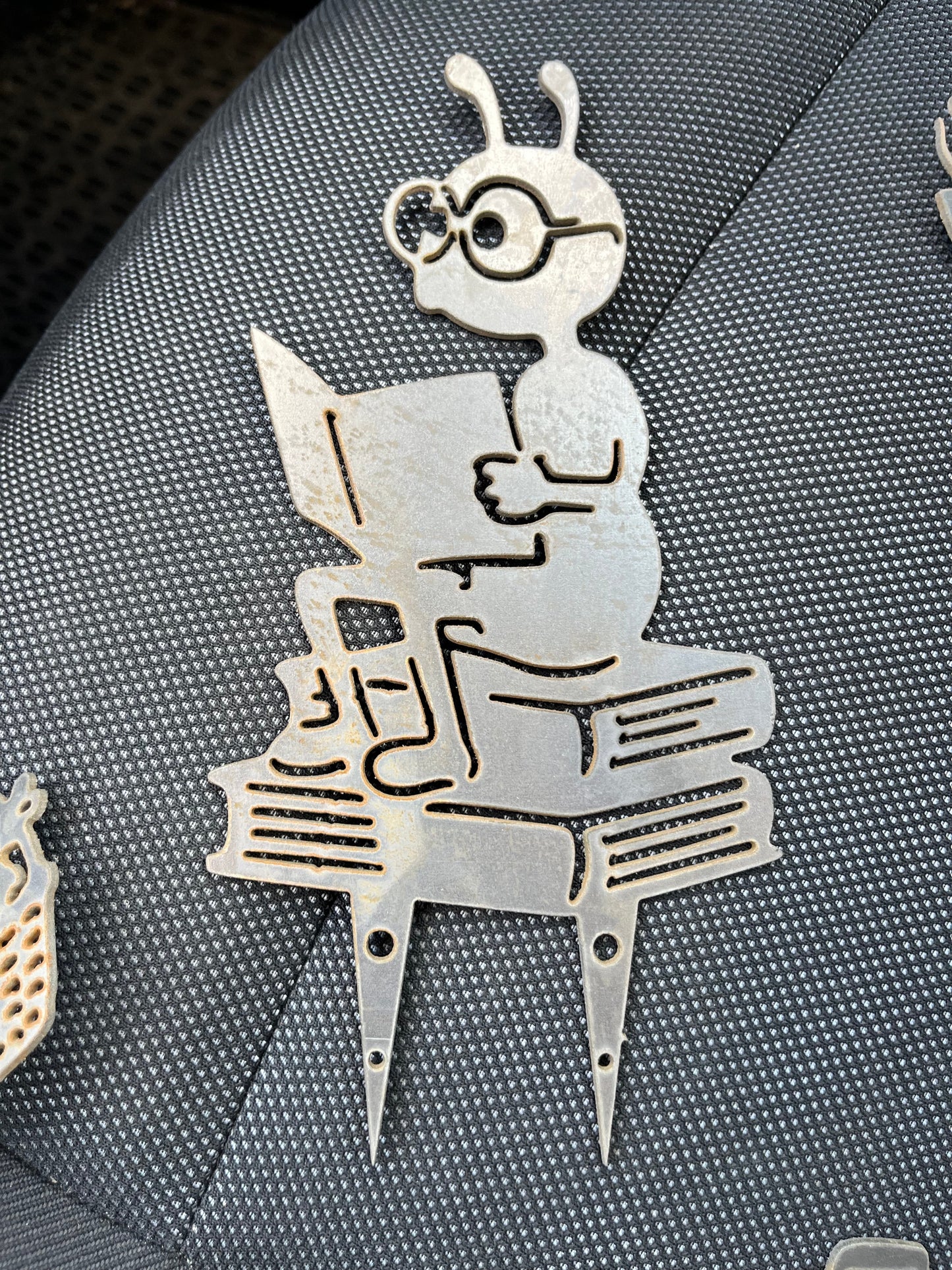 Ant No. 17 – The Reading Corner (Rusty Platinum)