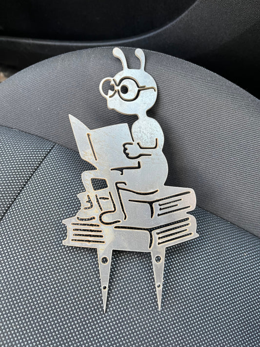 Ant No. 17 – The Reading Corner (Rusty Platinum)
